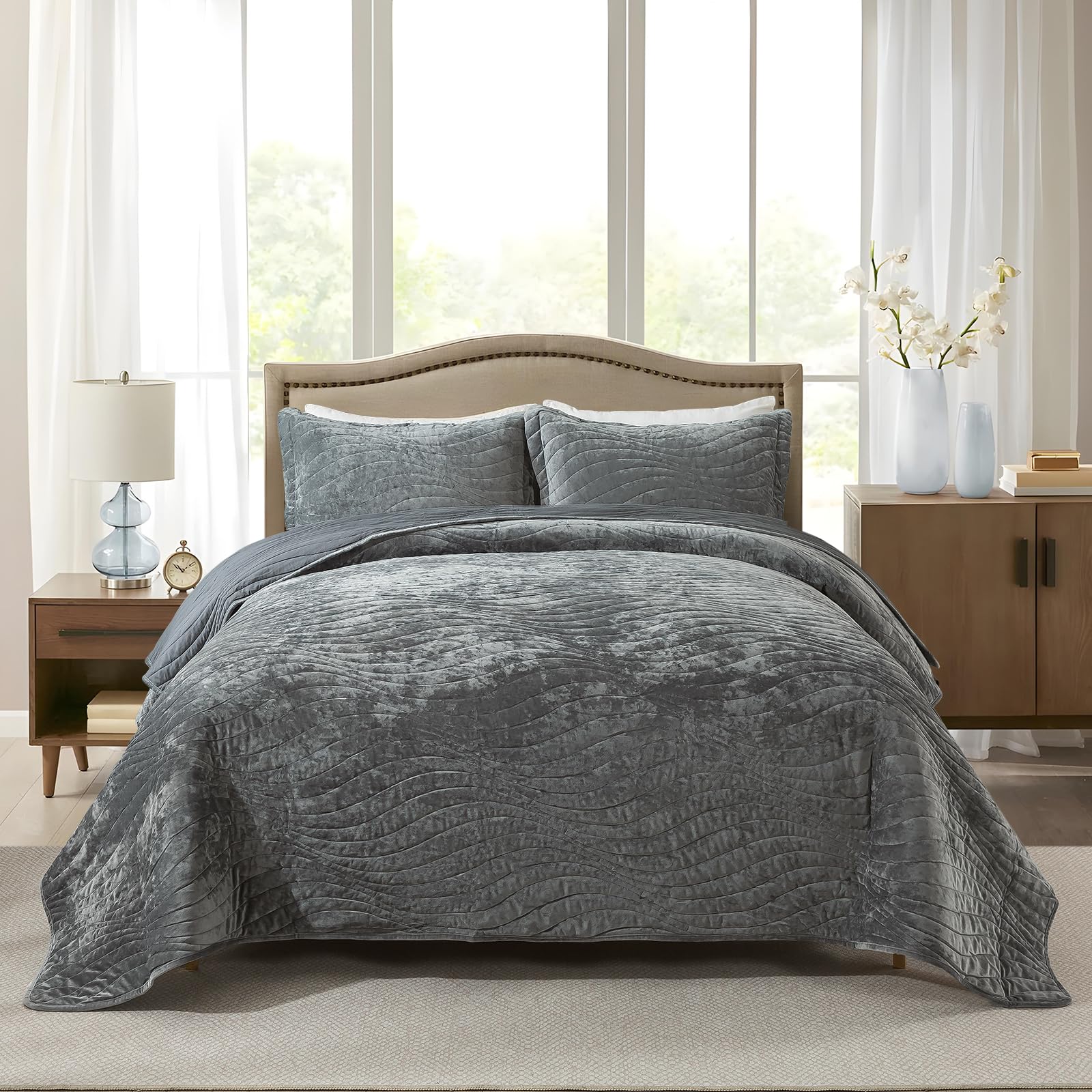 Travan Luxury Velvet Quilt Set King Size Ultra Soft Velvet Bedding Sets Lightweight Quilted King Quilt Bedding Set Oversized Bedspread Coverlet with 2 Shams for All Season Gray